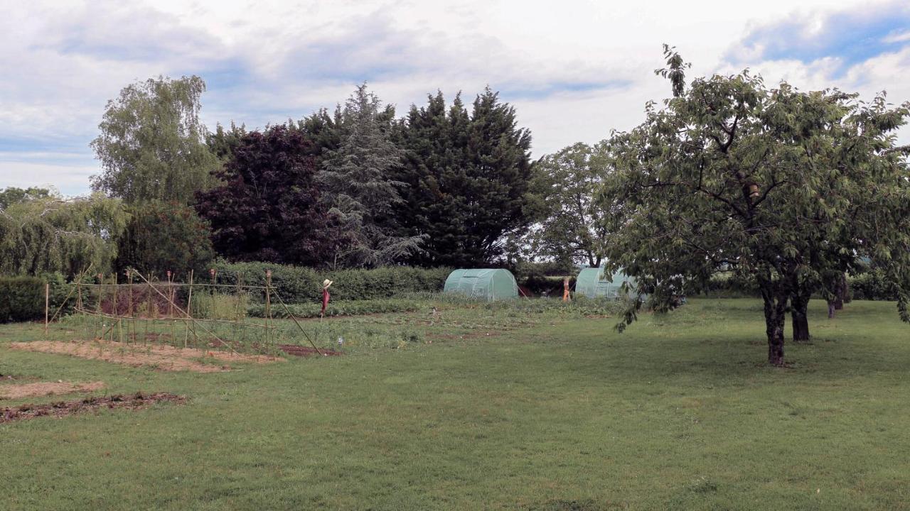 Le Pre De Luceau Bed & Breakfast Blet Bagian luar foto
