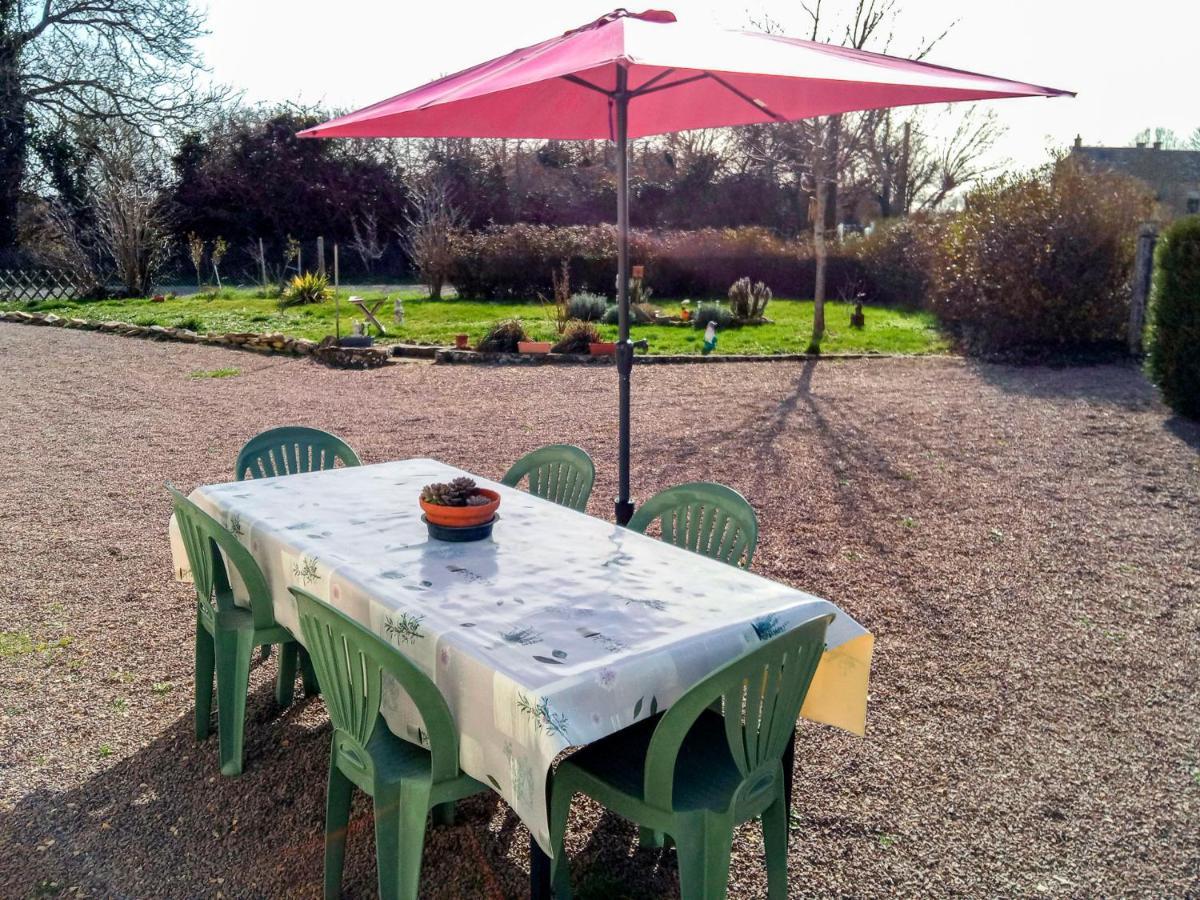 Le Pre De Luceau Bed & Breakfast Blet Bagian luar foto
