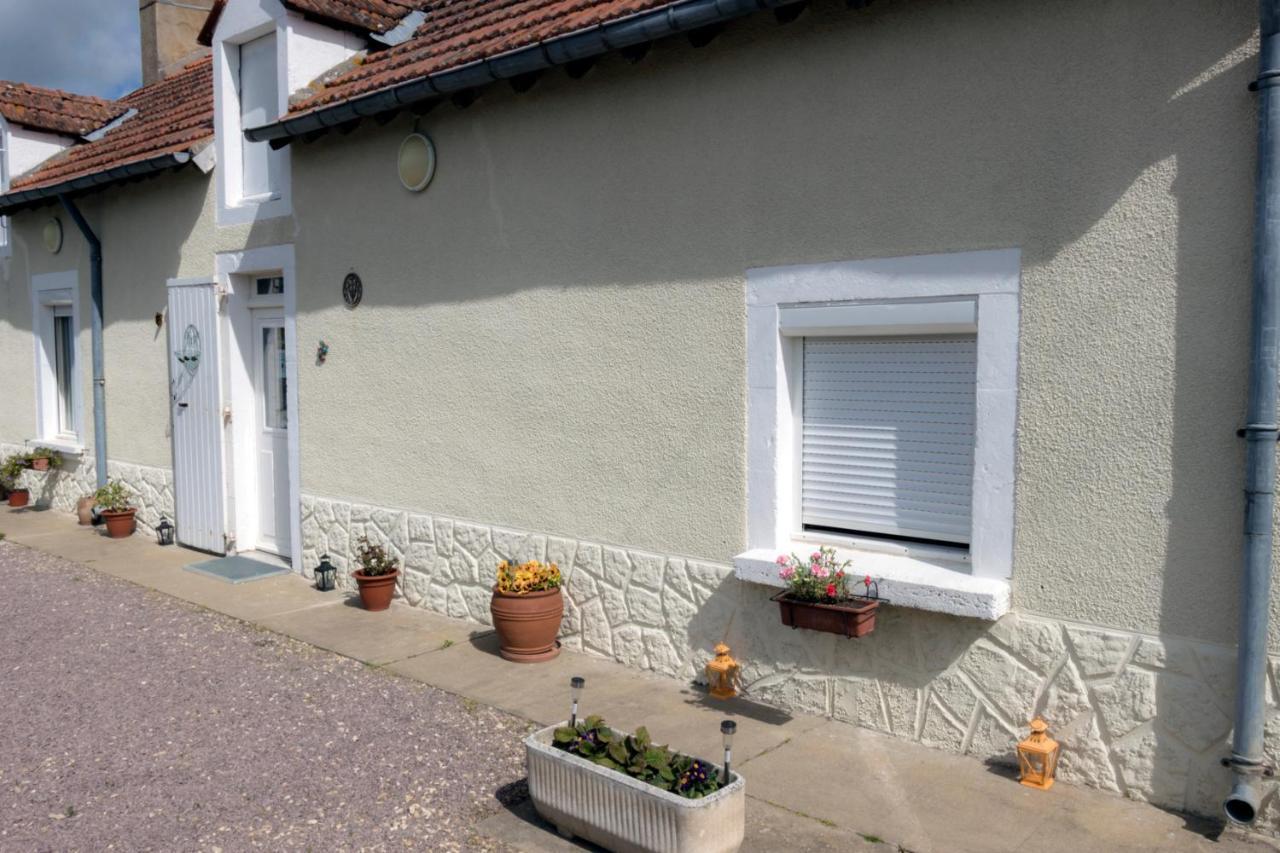 Le Pre De Luceau Bed & Breakfast Blet Bagian luar foto