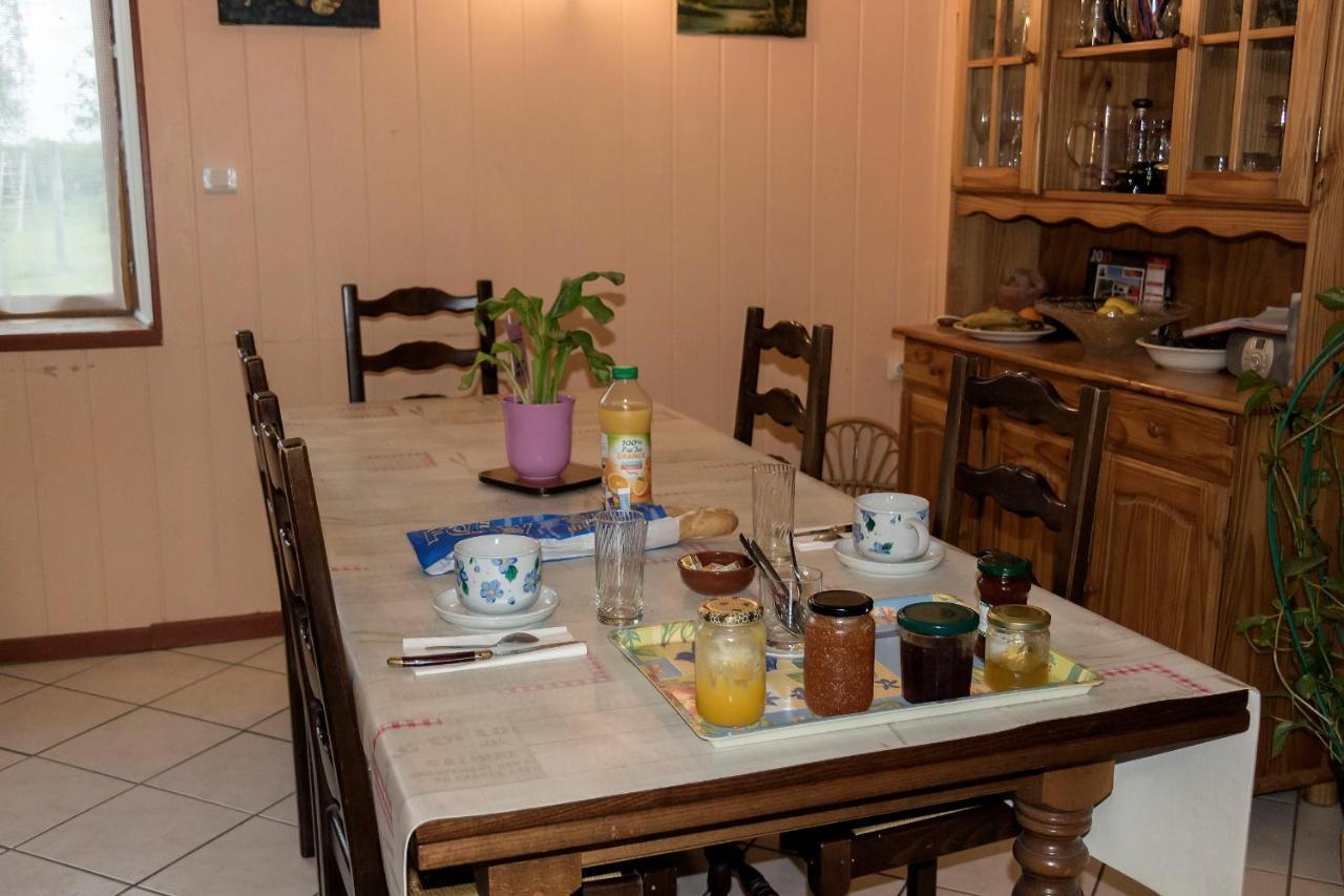 Le Pre De Luceau Bed & Breakfast Blet Bagian luar foto